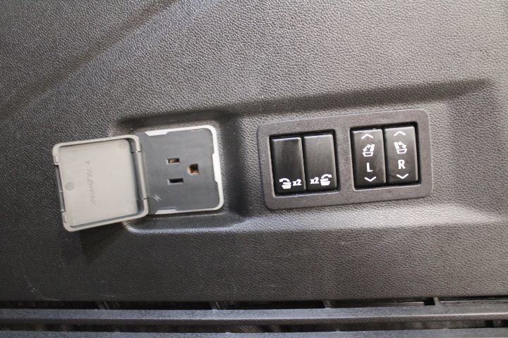Used 2023 Chevrolet Tahoe RST w/ Luxury Package AWD/4WD image 17