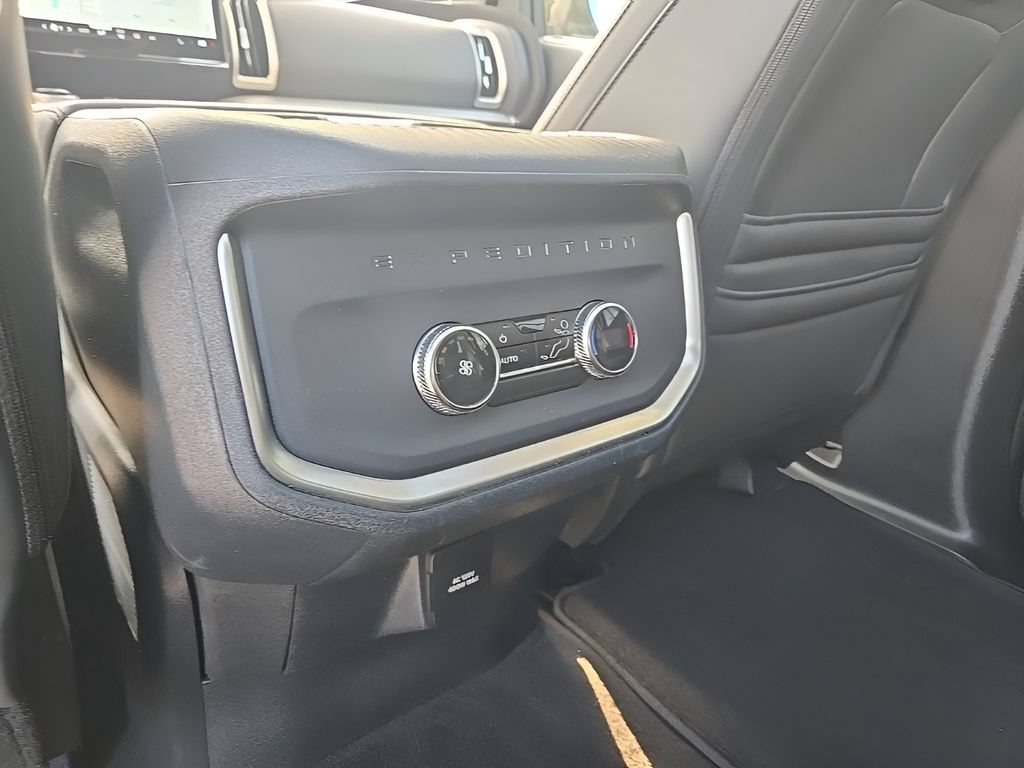 Used 2025 Ford Expedition Active AWD/4WD image 29