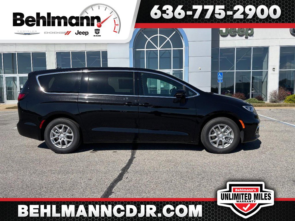 New 2026 Chrysler Pacifica Select