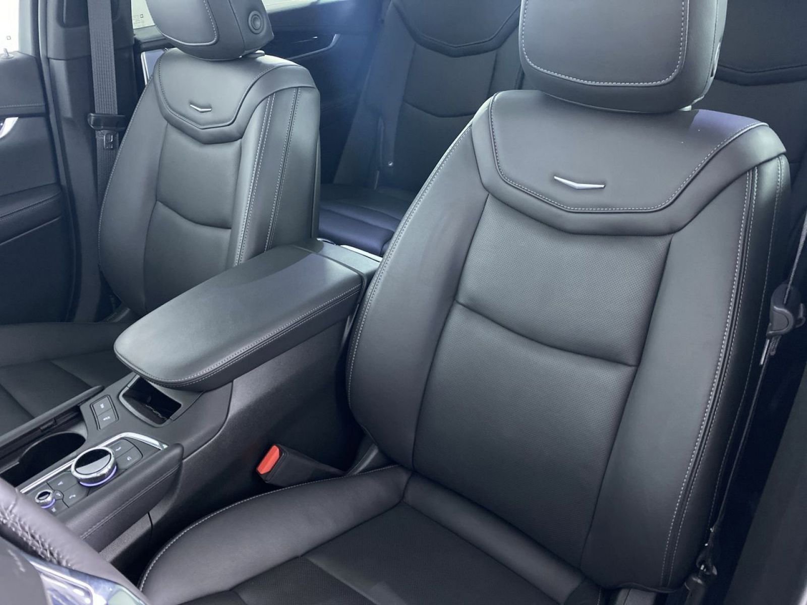 New 2025 Cadillac XT6 Premium Luxury w/ Technology Package FWD image 12