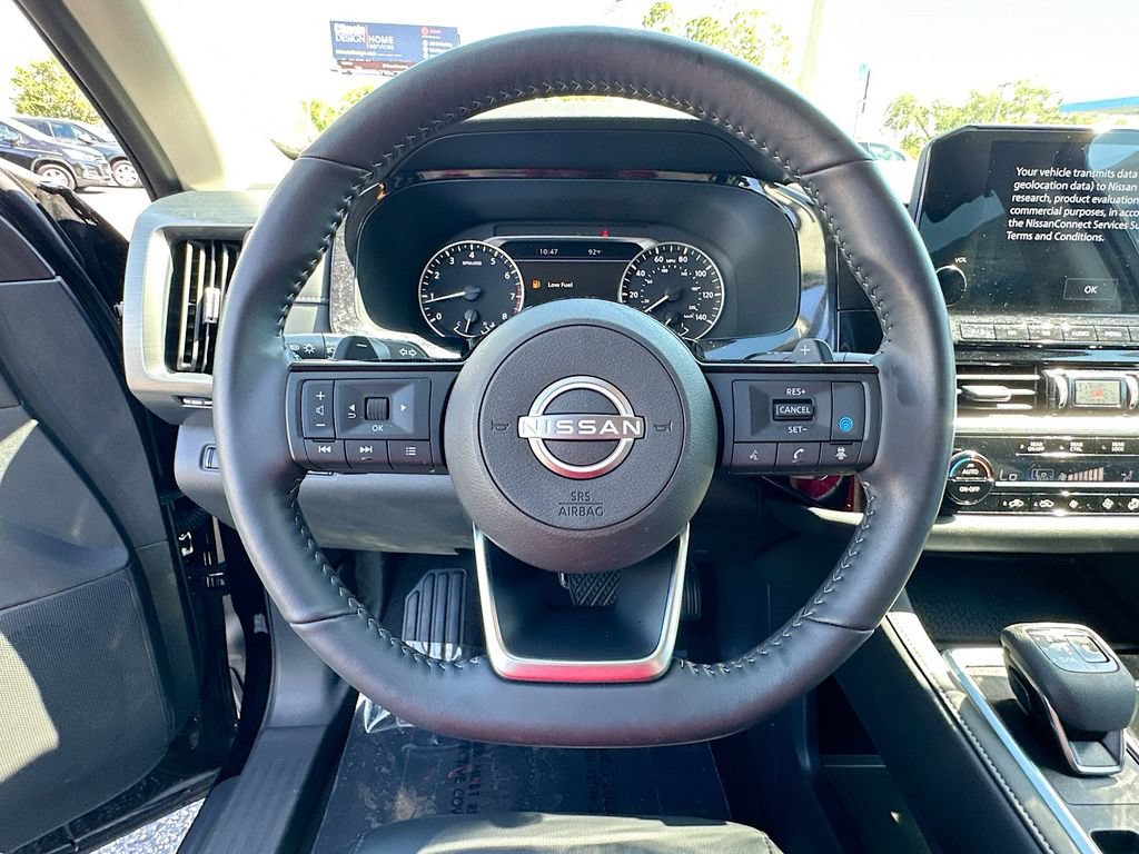 Used 2025 Nissan Pathfinder SL FWD image 11