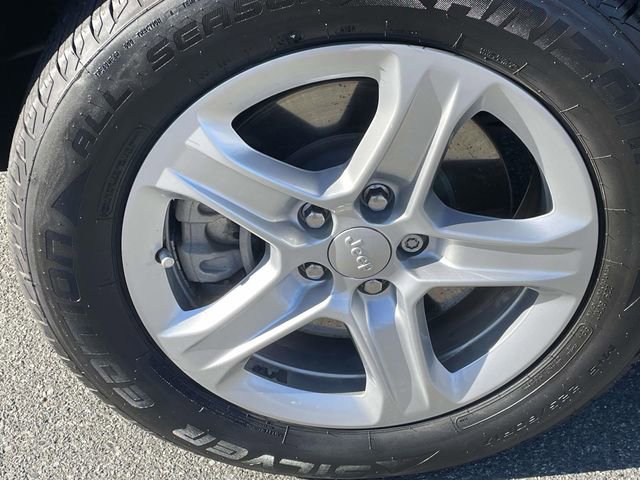 Used 2023 Jeep Compass Sport image 6