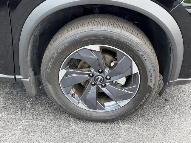 Used 2025 Nissan Rogue SV FWD image 18