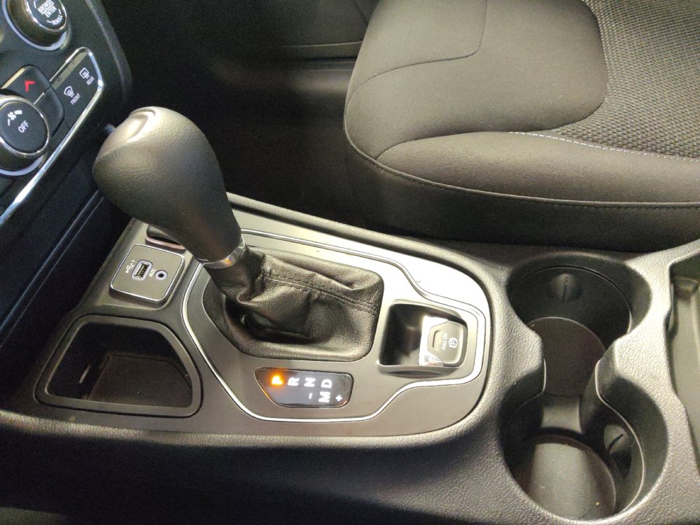 Used 2020 Jeep Cherokee Latitude FWD image 26