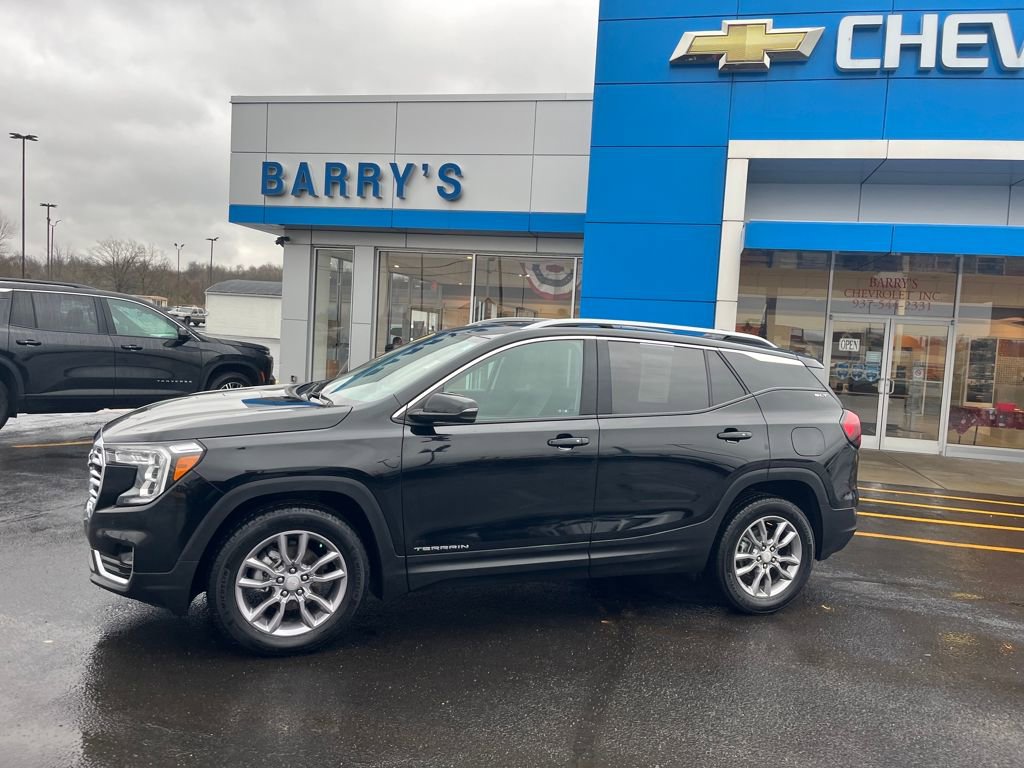 Used 2024 GMC Terrain SLT w/ Tech Package image 2