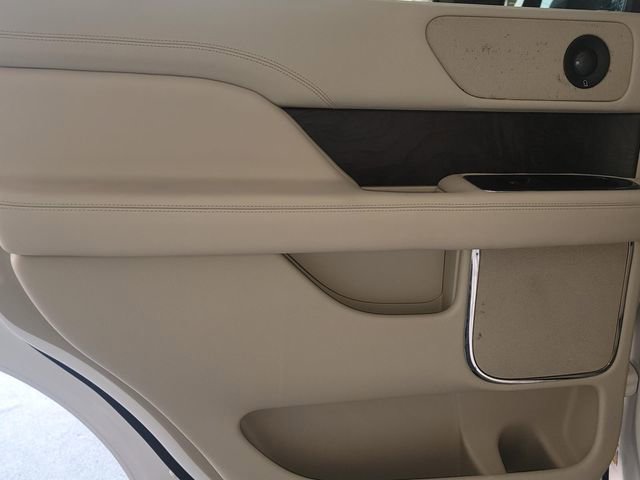 Used 2019 Lincoln Navigator Select w/ Technology Package RWD image 11