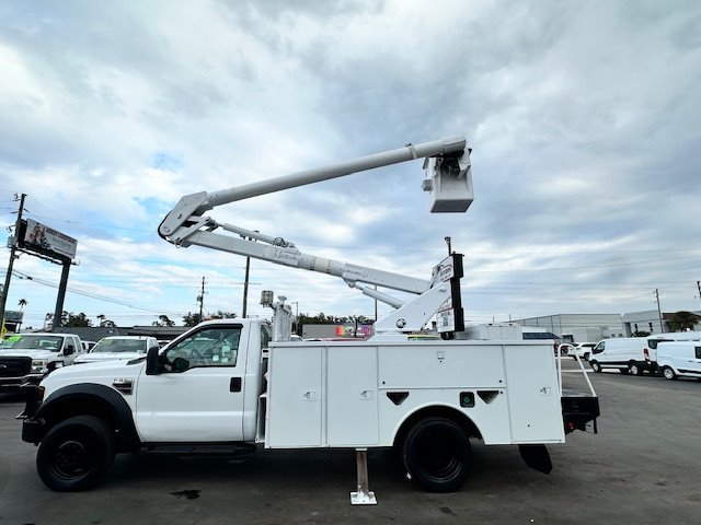 Used 2009 Ford F550 2WD Regular Cab Super Duty image 9
