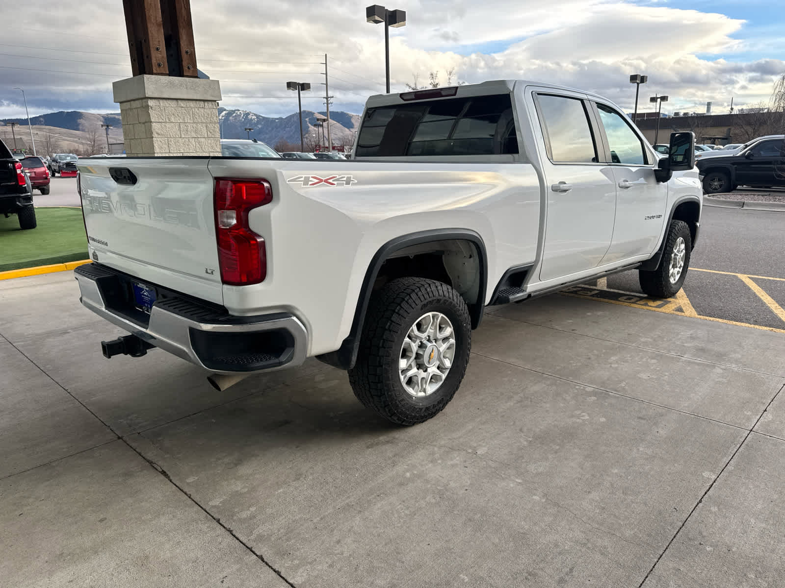 Used 2024 Chevrolet Silverado 2500 LT w/ Convenience Package image 4