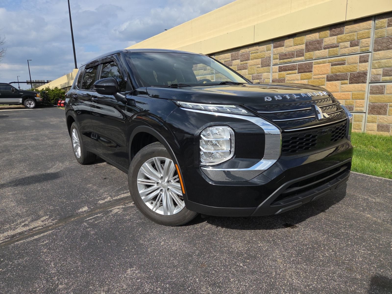 Used 2024 Mitsubishi Outlander ES image 21