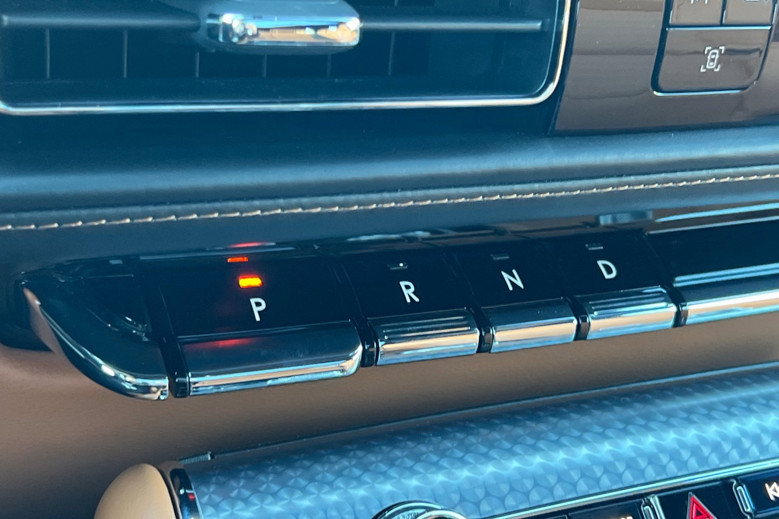 Certified 2023 Lincoln Aviator Black Label Grand Touring w/ Class IV Trailer Tow Package image 23