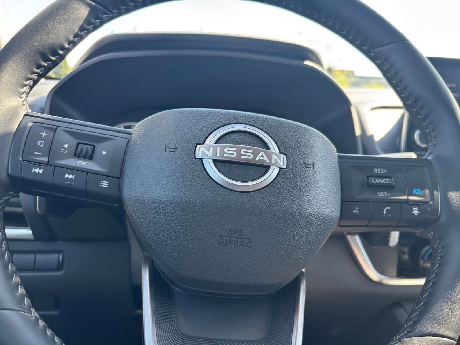 Used 2025 Nissan Rogue SV FWD image 30