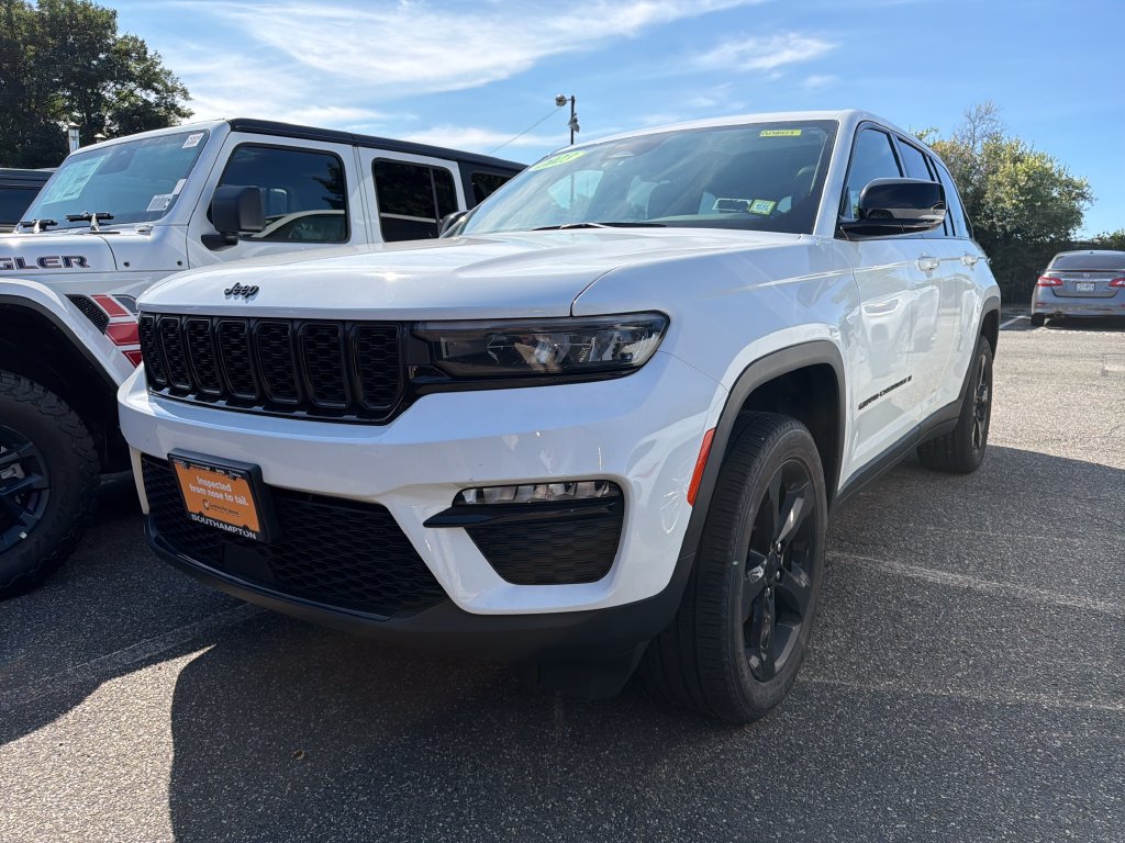 Used 2023 Jeep Grand Cherokee Limited w/ Black Appearance Package
