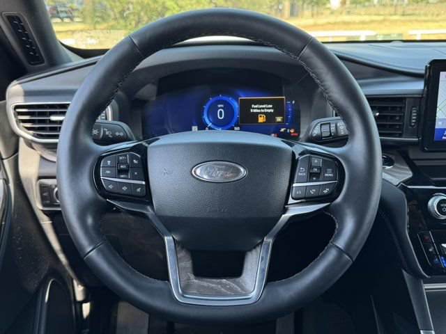 Used 2022 Ford Explorer Platinum w/ Equipment Group 601A RWD image 13