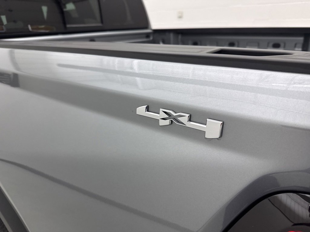 New 2025 GMC Canyon Elevation w/ Convenience Package image 8