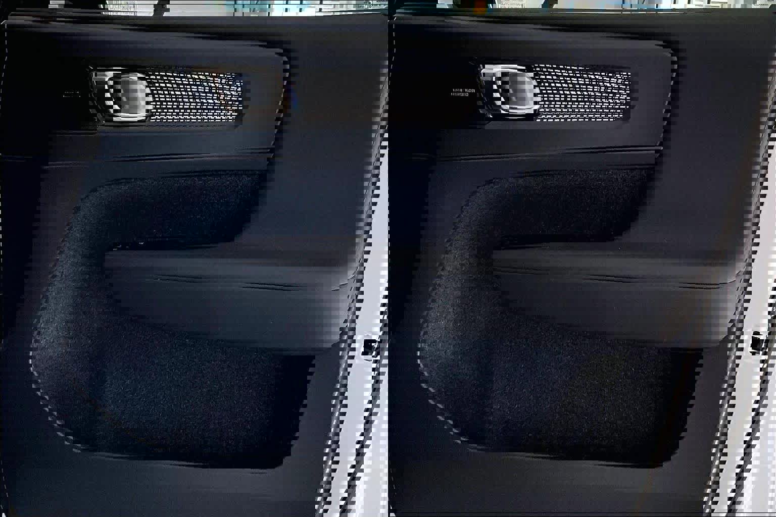 Certified 2022 Volvo XC40 T4 R-Design w/ Advanced Package image 21