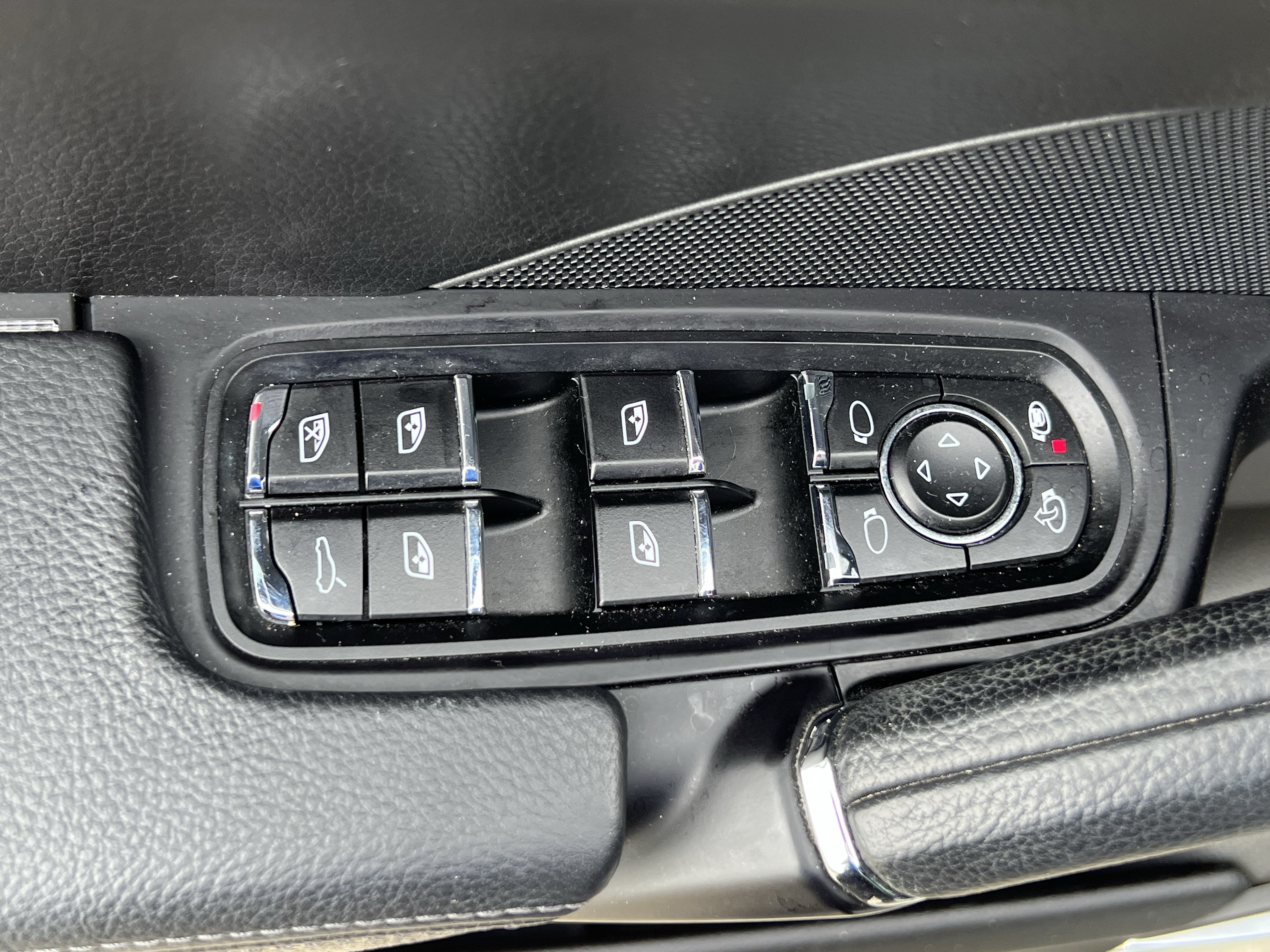 Used 2018 Porsche Cayenne Platinum Edition AWD/4WD image 15