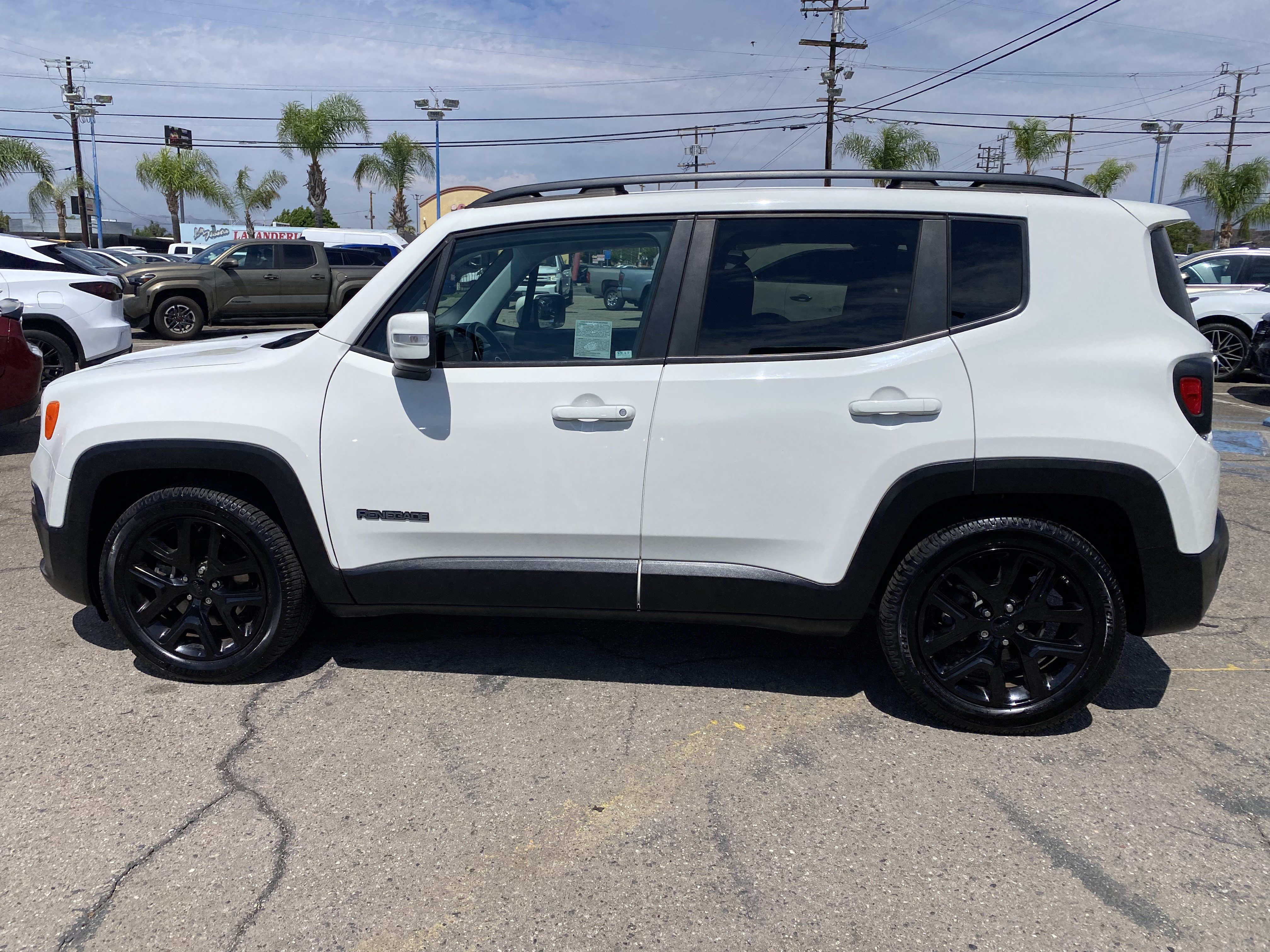 Used 2018 Jeep Renegade Altitude w/ UConnect 8.4 Nav Group FWD image 7