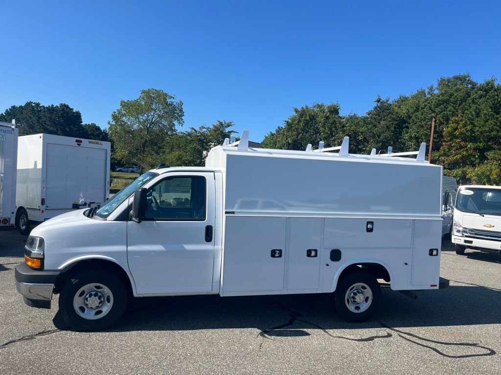 New 2025 Chevrolet Express 3500 w/ Power Convenience Package RWD video 2
