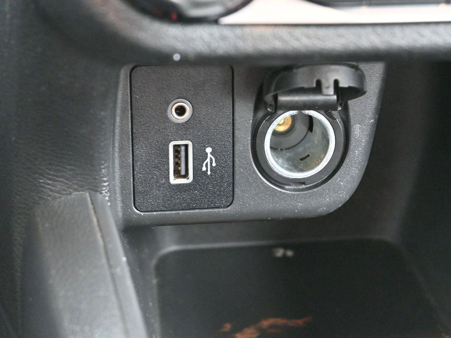 Used 2021 Nissan Versa SR w/ Convenience Package image 21