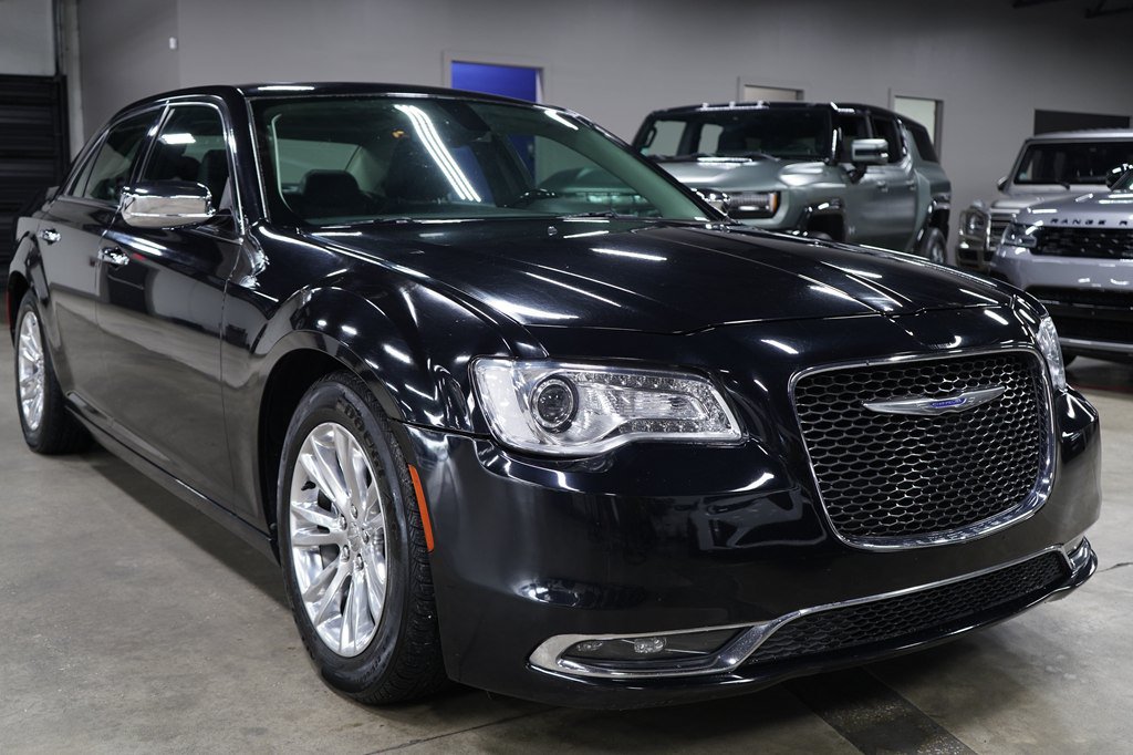 Used 2017 Chrysler 300 C RWD image 7
