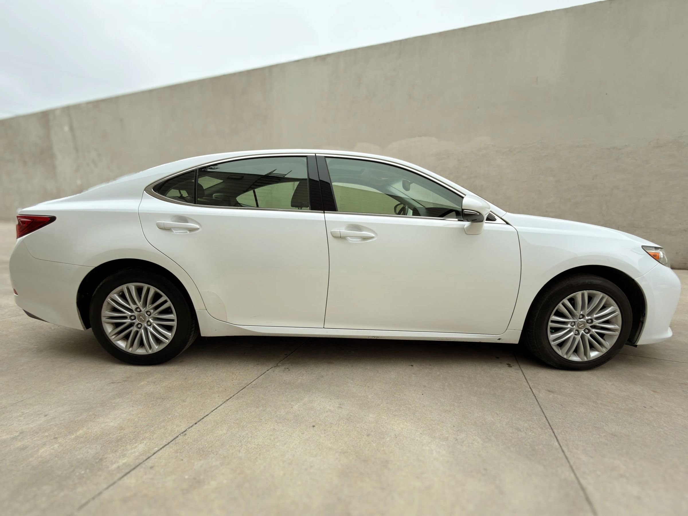 Used 2015 Lexus ES 350 w/ Luxury Package image 9