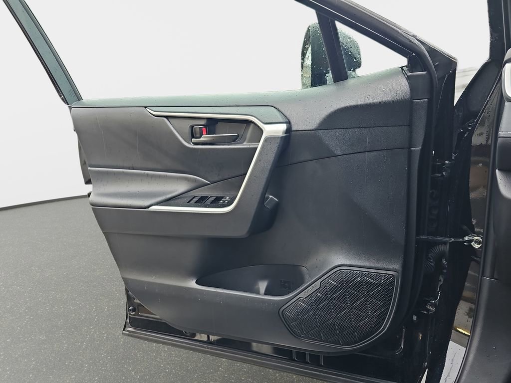 Used 2025 Toyota RAV4 LE image 30