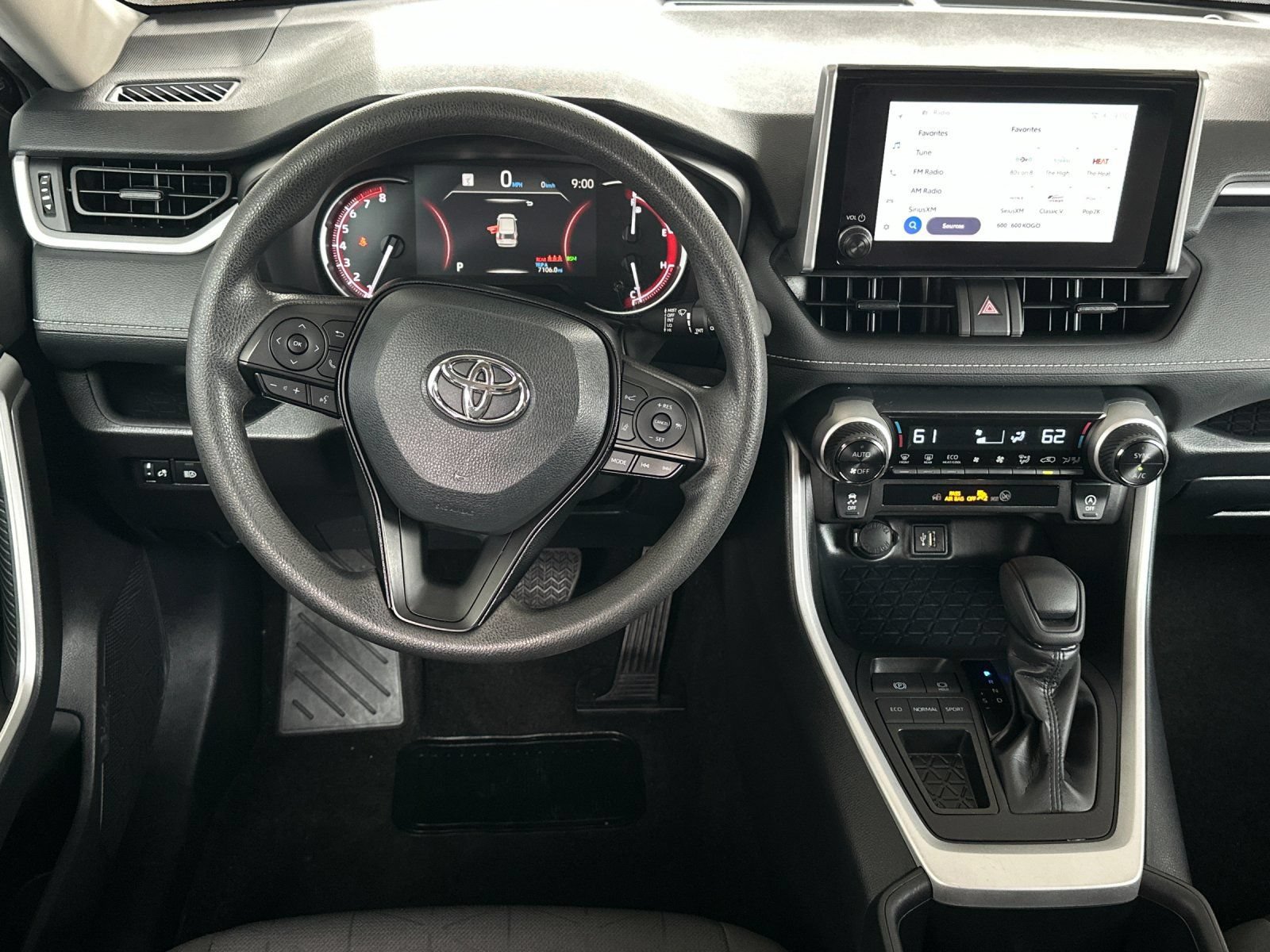Used 2025 Toyota RAV4 XLE FWD image 13
