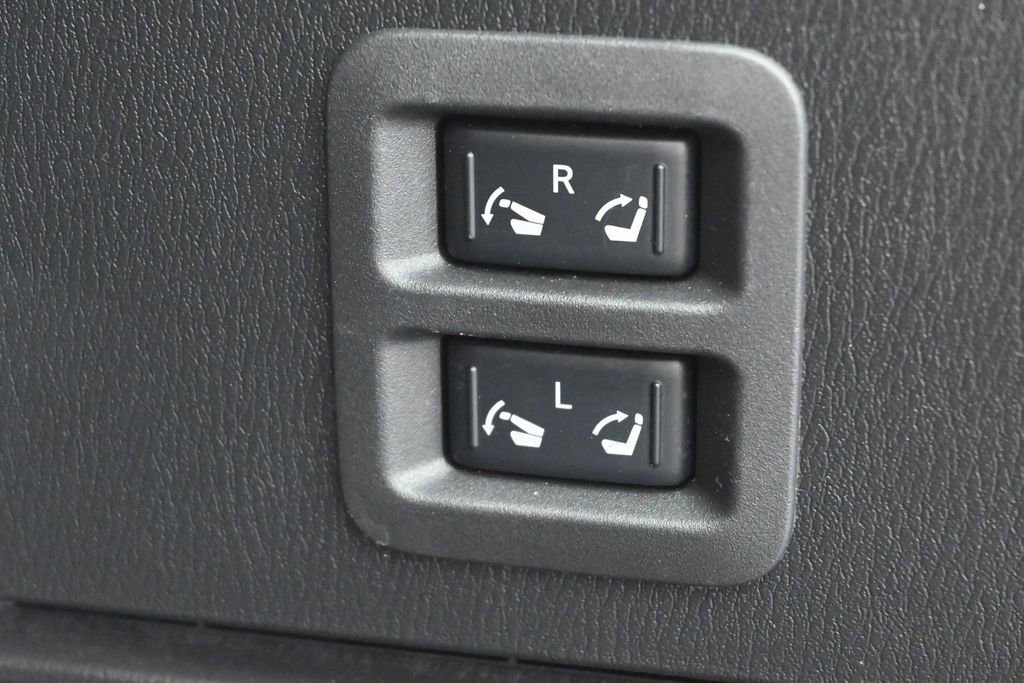Used 2019 Nissan Armada Platinum w/ Captain's Chairs Package AWD/4WD image 38