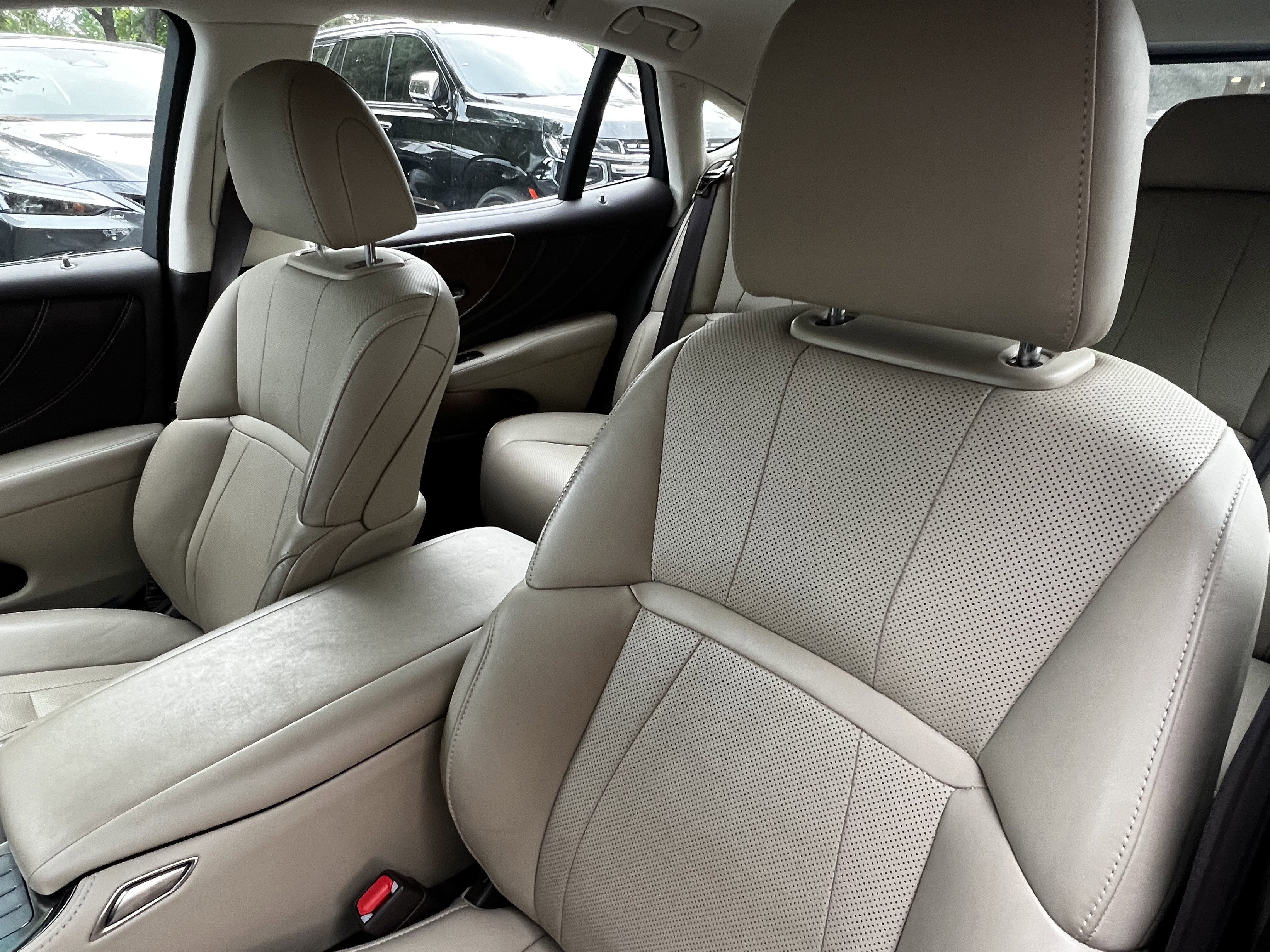 Used 2018 Lexus LS 500 AWD w/ Accessory Package (Z1) image 18