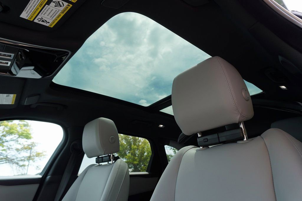 Certified 2026 Land Rover Range Rover Velar Dynamic SE AWD/4WD image 14