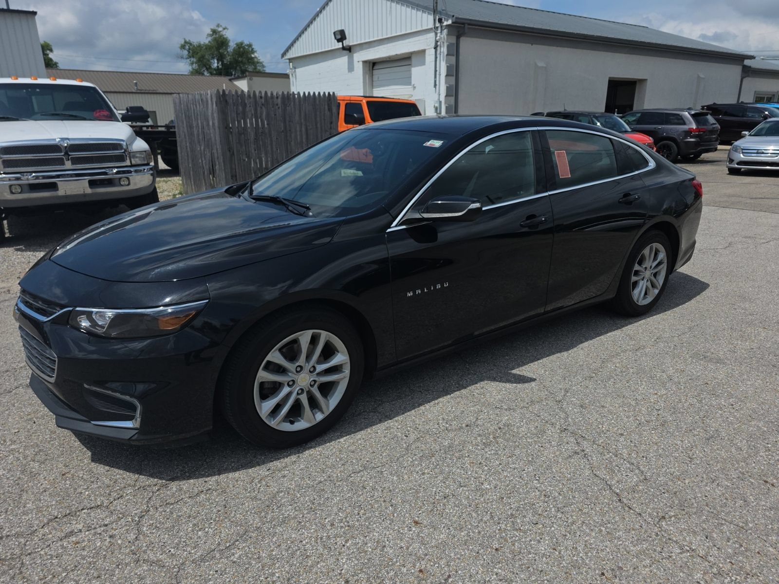 Used 2018 Chevrolet Malibu LT FWD image 1