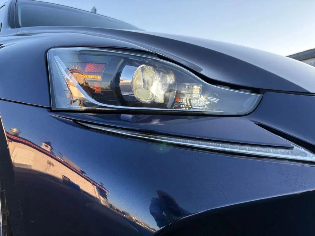 Used 2018 Lexus IS 300 w/ Premium Package RWD image 36