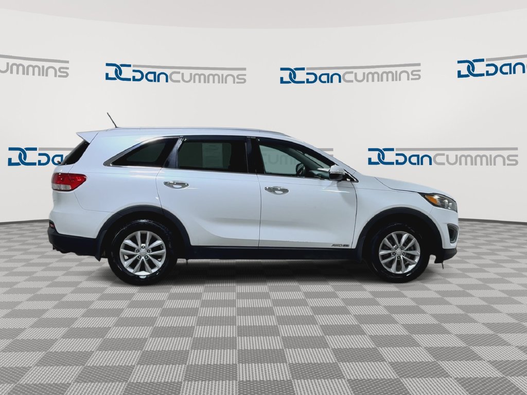 Used 2017 Kia Sorento AWD image 2