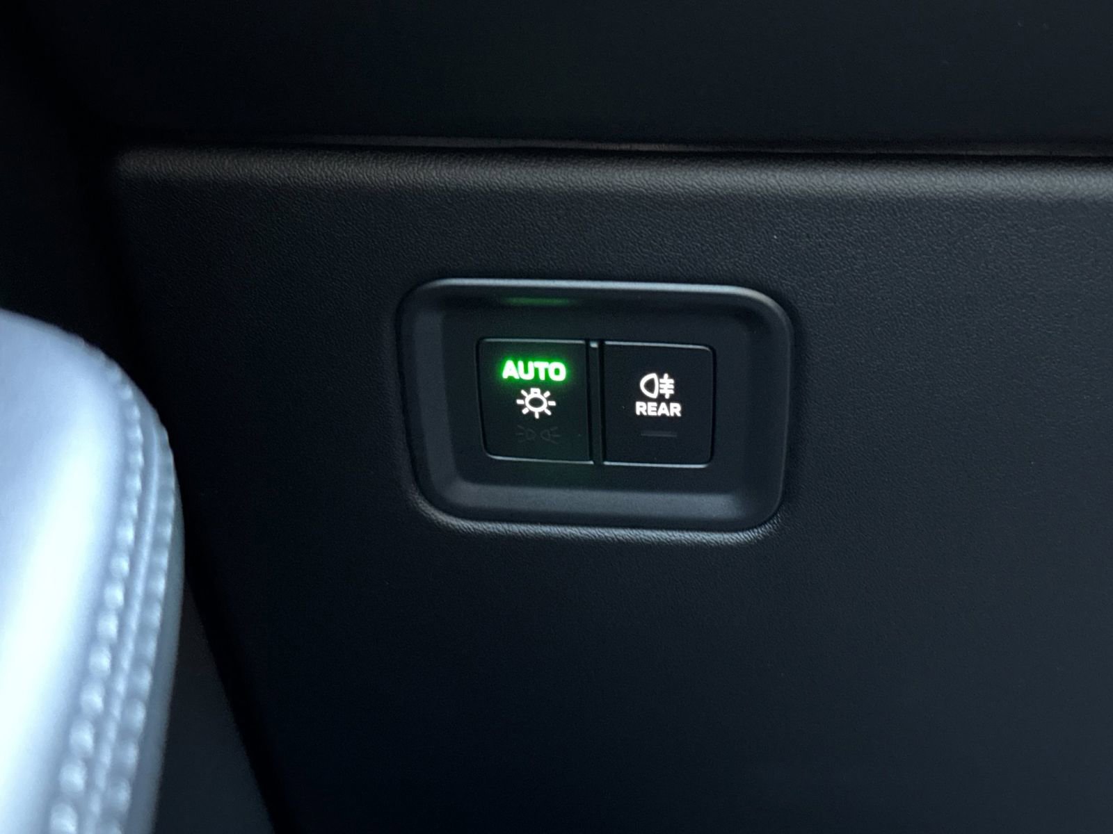 New 2026 Porsche Macan 4 Electric image 33