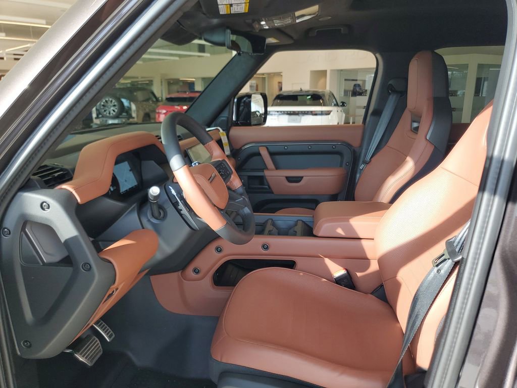 New 2026 Land Rover Defender 110 AWD/4WD image 11