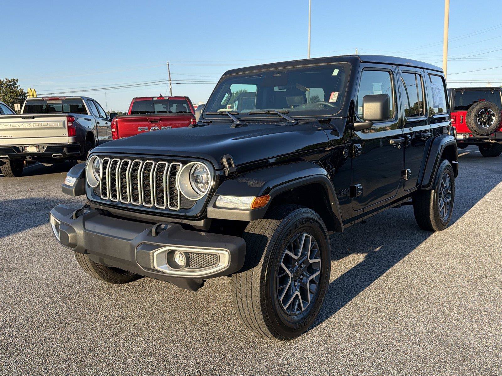 Used 2025 Jeep Wrangler Unlimited Sahara AWD/4WD image 2