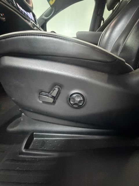 Certified 2024 Chrysler Pacifica Premium FWD image 17