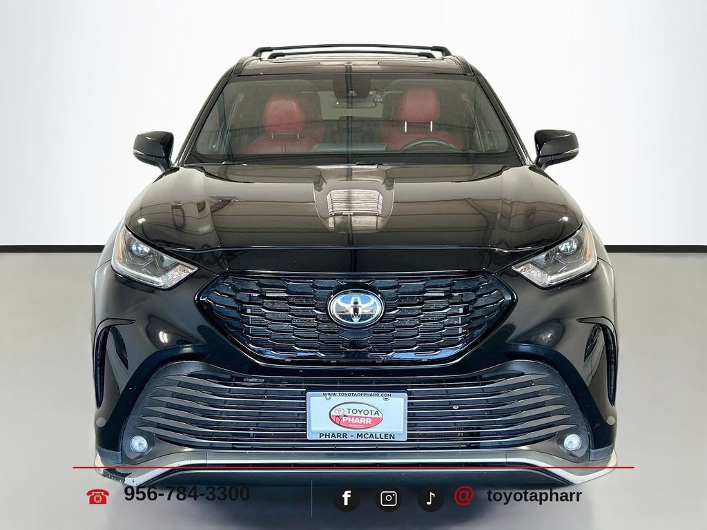 Used 2024 Toyota Highlander XSE FWD image 2