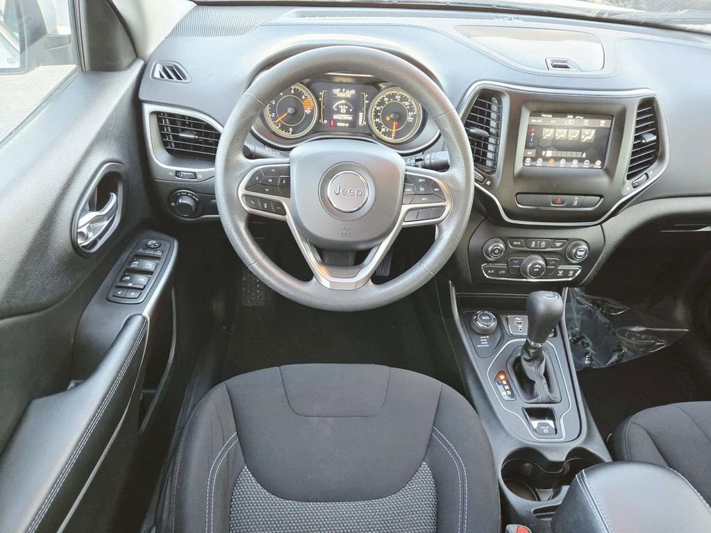 Used 2021 Jeep Cherokee Latitude image 10