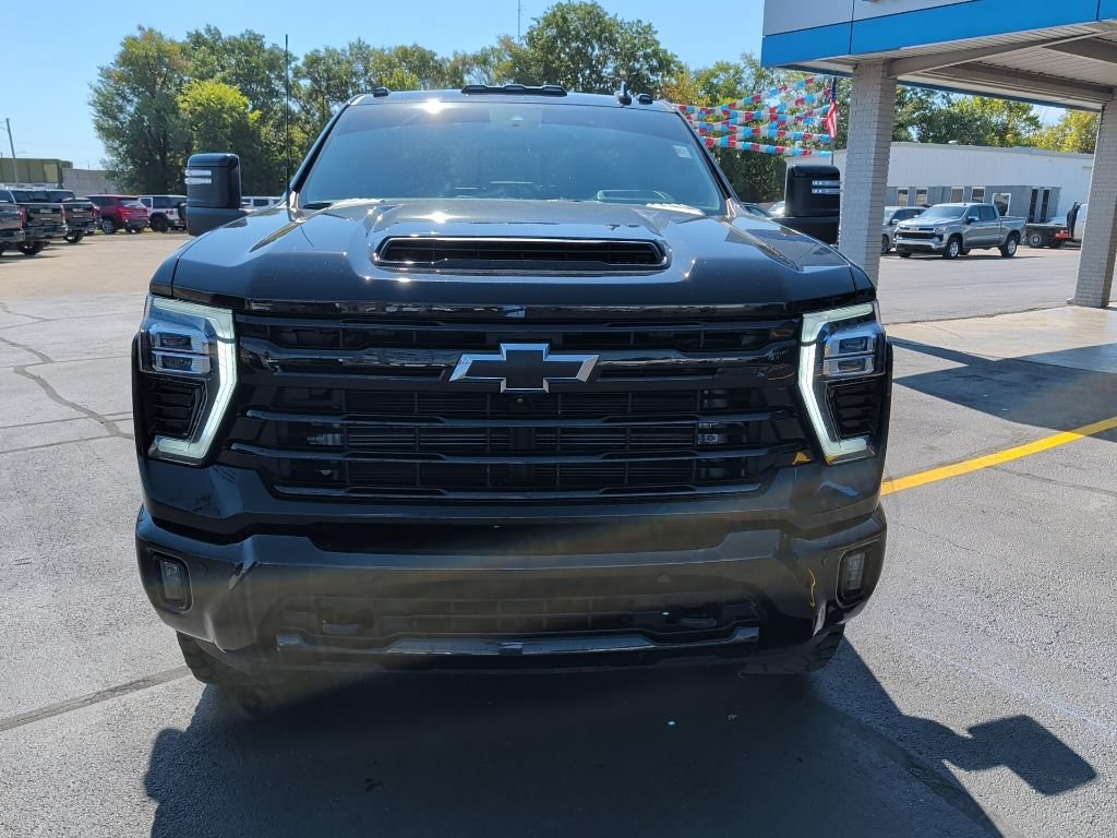 Used 2024 Chevrolet Silverado 2500 LTZ w/ LTZ Plus Package AWD/4WD image 2