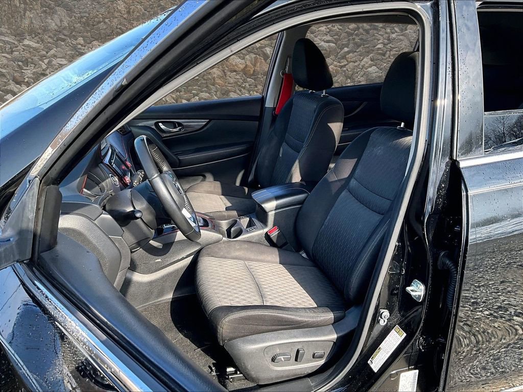 Used 2019 Nissan Rogue SV w/ Sun & Sound Touring Package image 23