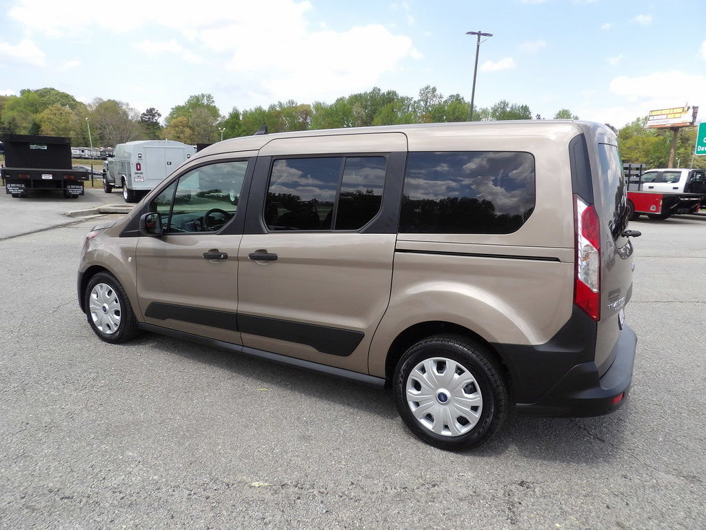 Used 2020 Ford Transit Connect XL FWD image 4