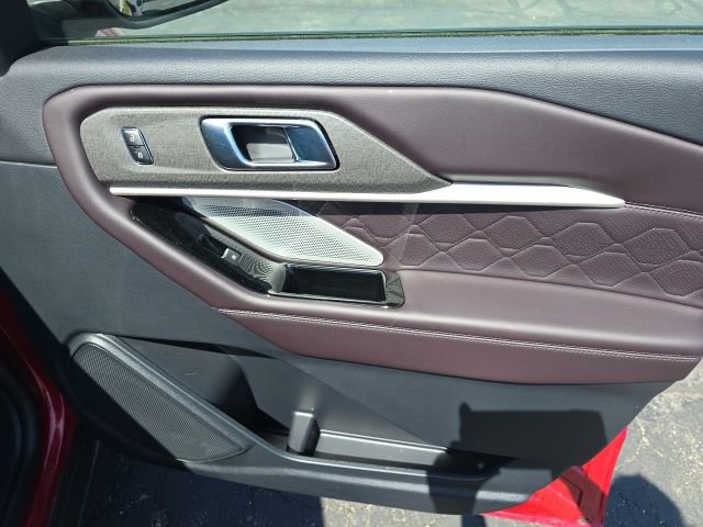 Used 2025 Ford Explorer Platinum w/ LUX Leather Package AWD/4WD image 33