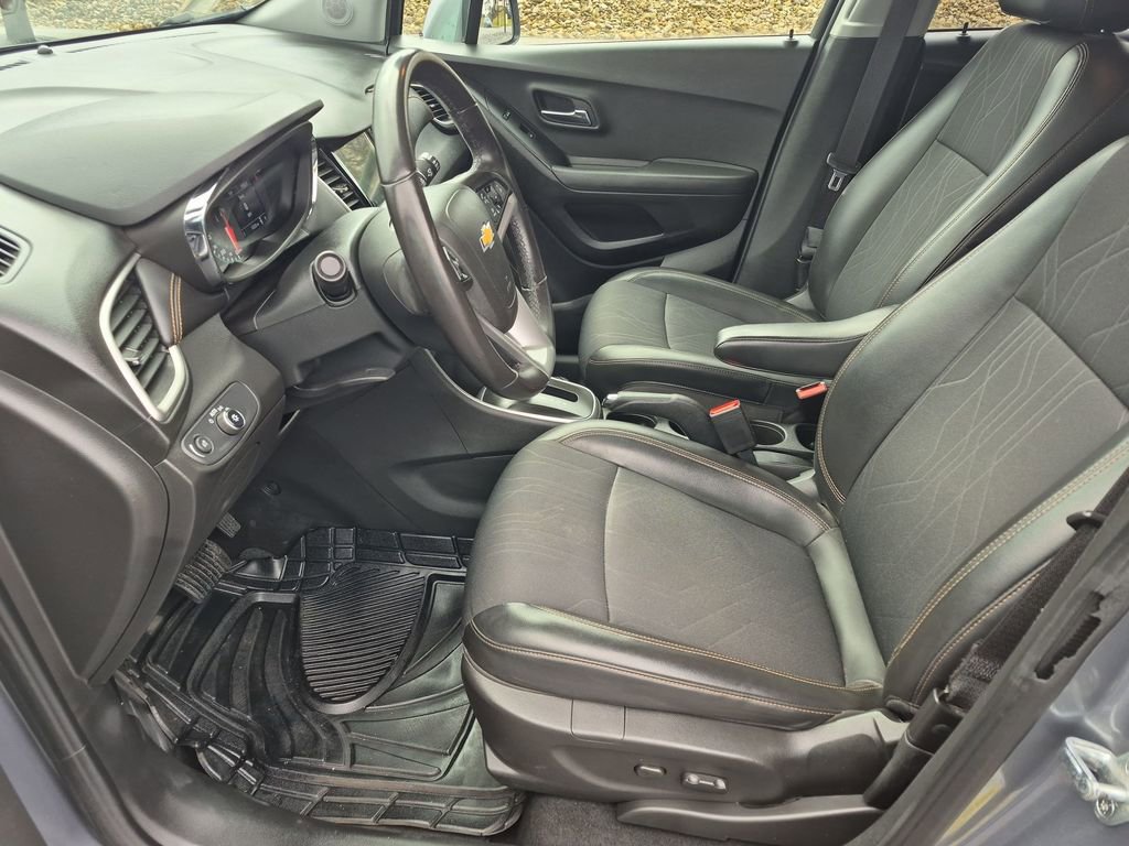 Used 2019 Chevrolet Trax LT w/ LT Convenience Package image 18