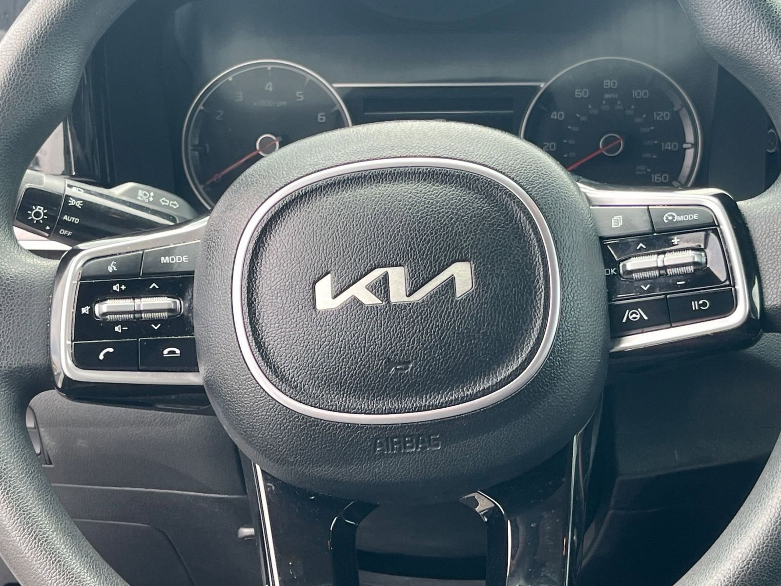 Used 2023 Kia Sorento LX image 28