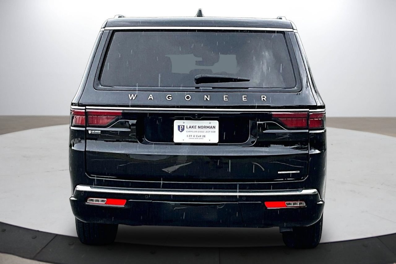 Certified 2024 Jeep Wagoneer L Series II AWD/4WD image 8