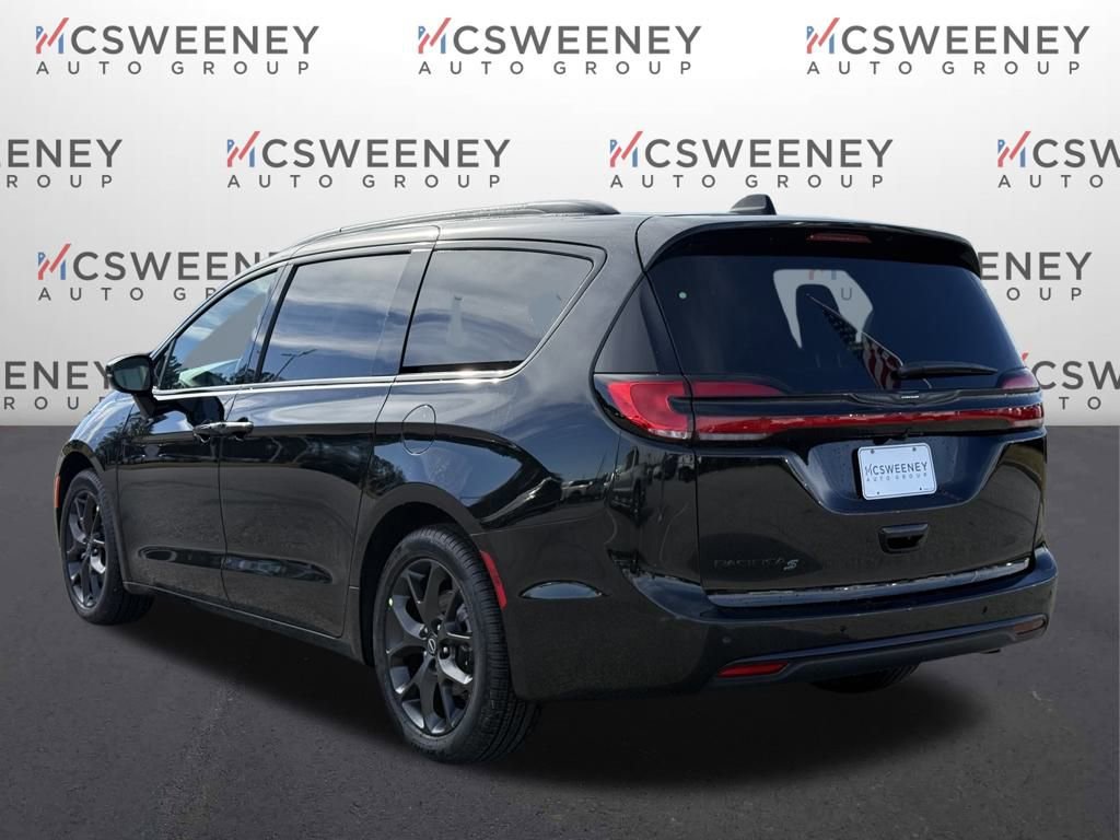 New 2026 Chrysler Pacifica Select w/ S Appearance Package image 3