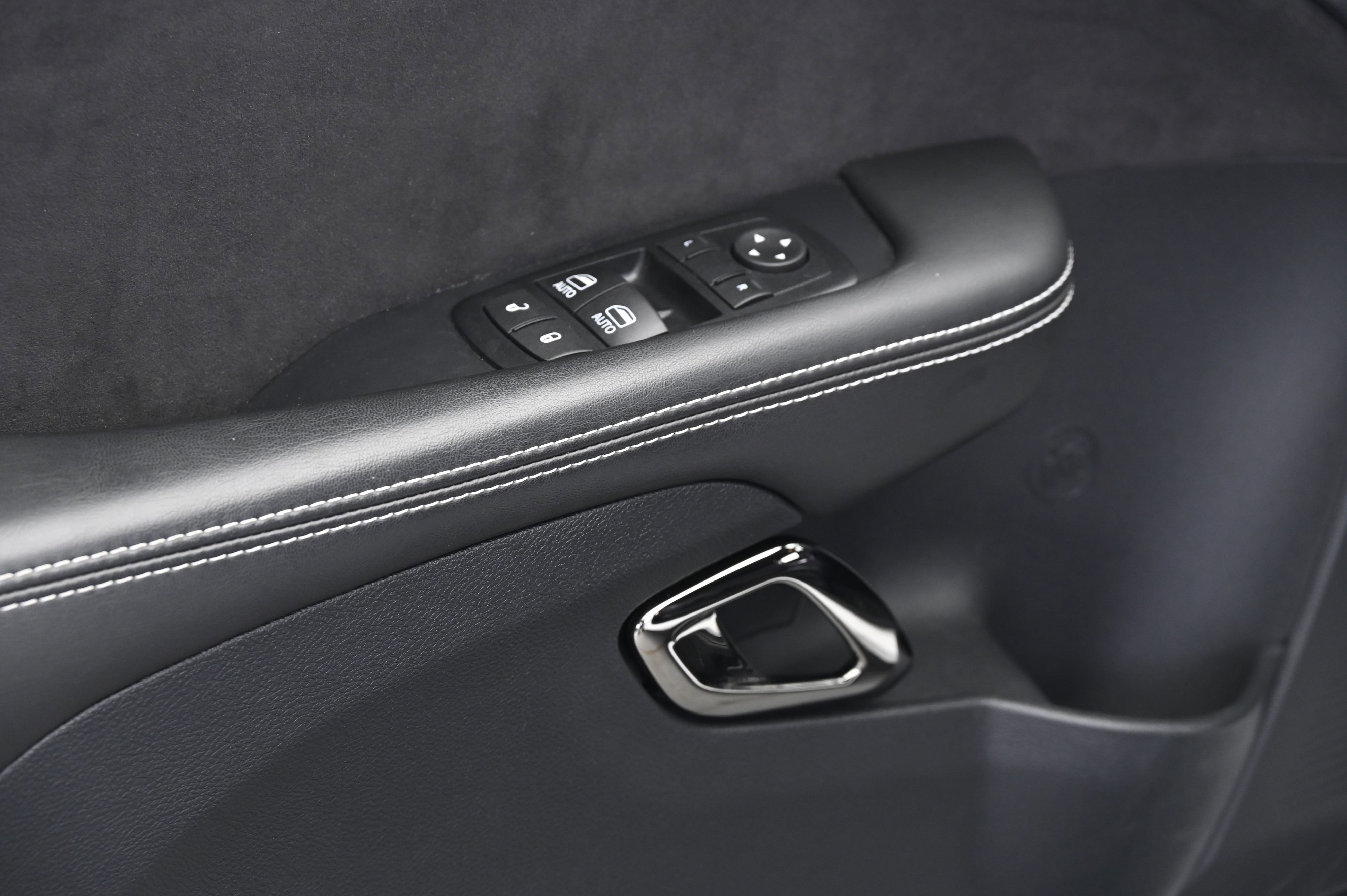 Used 2015 Dodge Challenger SRT Hellcat image 23