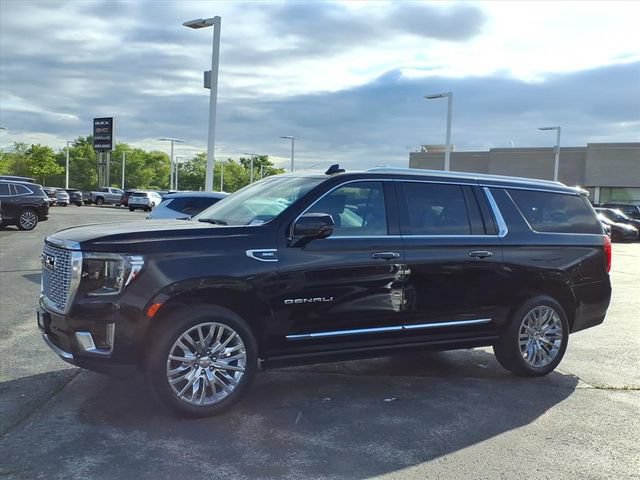 Used 2023 GMC Yukon XL Denali AWD/4WD image 13