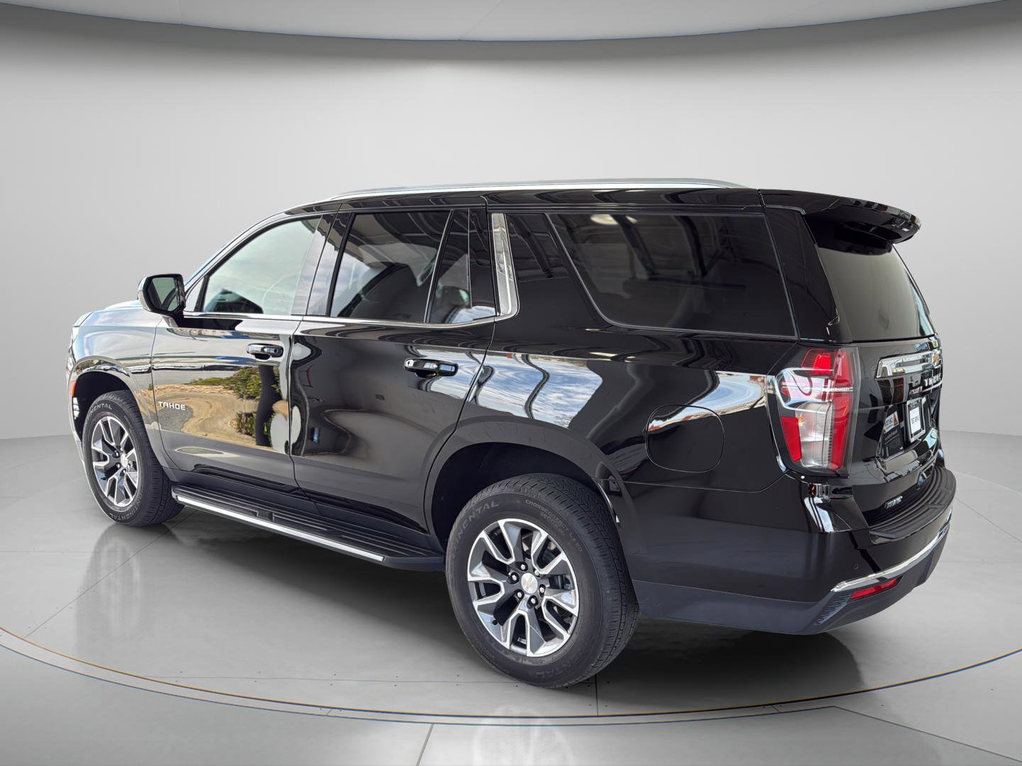 Used 2024 Chevrolet Tahoe LS RWD image 4